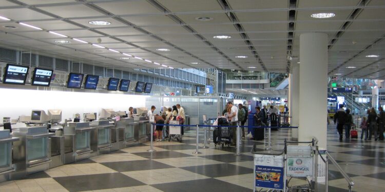 Dronovi obustavili letove u Minhenu, hiljade putnika ostalo na aerodromu
