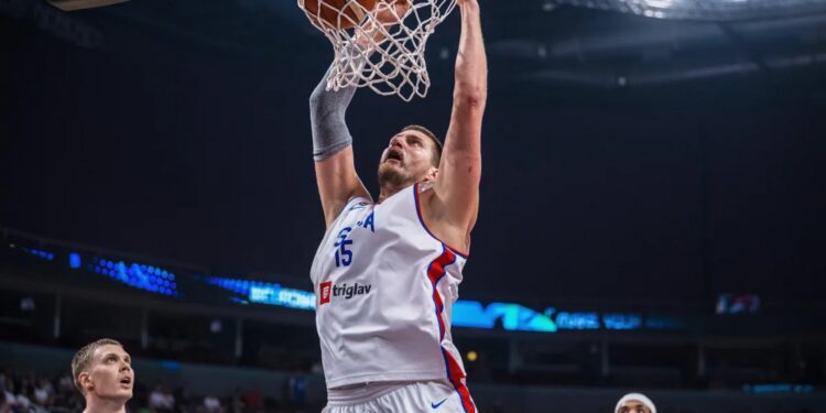 Jokić se igrao na terenu (VIDEO)