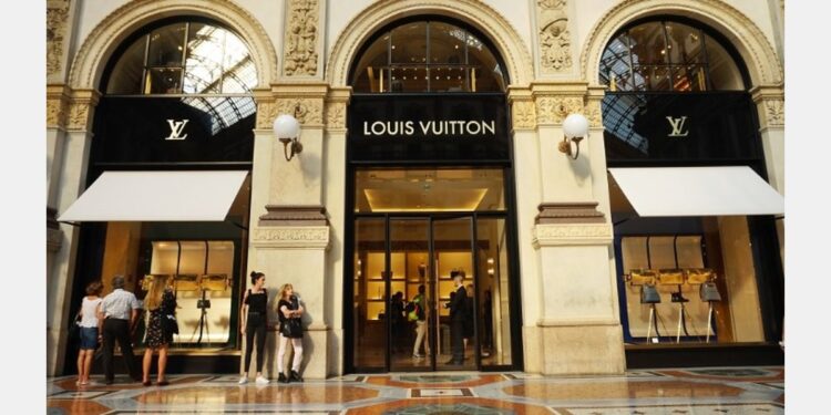 „Made in France“ pod pritiskom: država traži više, a Pariz postaje skuplji za turiste