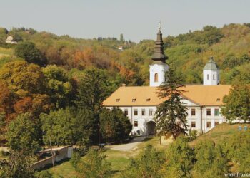 Manastir Kuveždin beli biser u zelenoj gori: Mesto gde je rođena Himna Svetom Savi