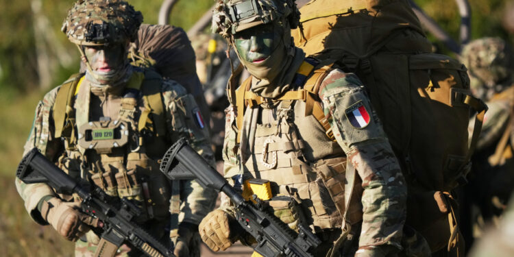 “NATO žuri da prebaci snage na granicu sa Rusijom”
