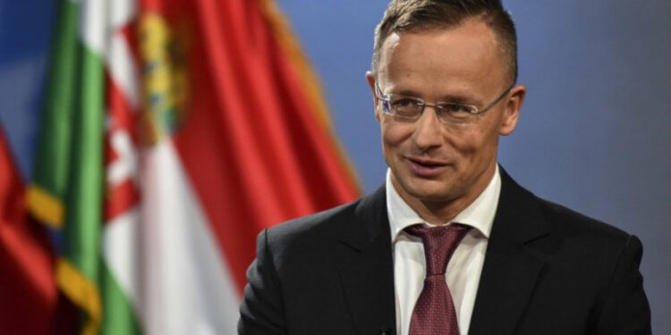 Sijarto protiv “vojne mafije”