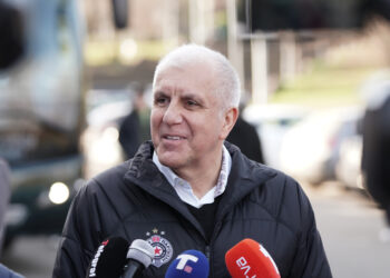 Obradović stigao u Beograd, dočekali ga navijači: „Željko, ostani“ (VIDEO)