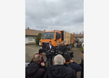 BEOGRAD DONIRAO KAMION: Podrška „Gradske čistoće“ kolegama u Negotinu