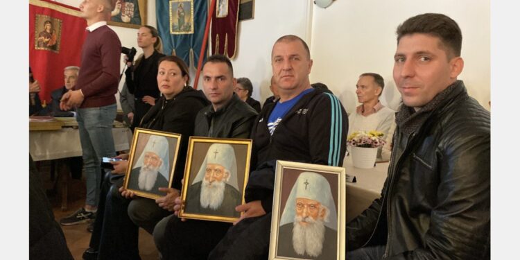 Umetnik poklanja slike patrijarha Pavla, ali ne može ih dobiti bilo ko!