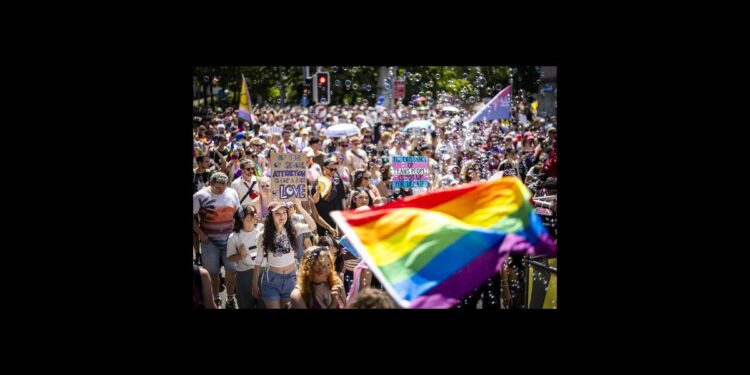 LGBT agenda jača: Švajcarska ukida pomoć onima koji je traže