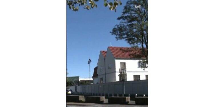 Tužilac traži kazne: Mladi Šveđani bacali bombe kod Ambasade Izraela