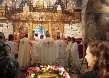 Sveti Arsenije Sremac sabrao narod u srcu srpske svetinje
