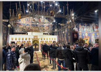 Beč pun vernika za pravoslavni Božić: Redovi za badnjak i čestitke