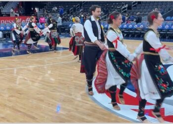 Harmonika i kolo u srcu NBA: Srpski folkloristi zasijali u Vašingtonu
