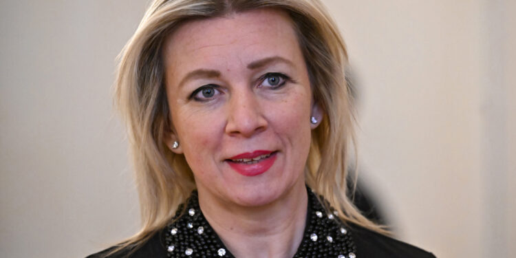 Zaharova održala lekciju kancelaru Nemačke