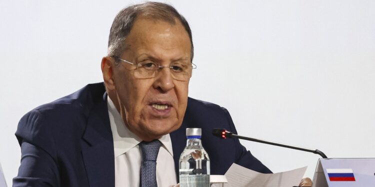 Lavrov: Dug je put pred nama
