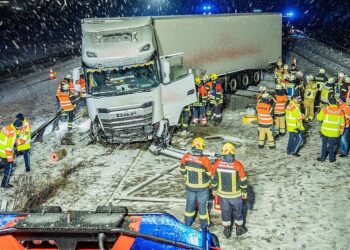 Lančani sudari širom Austrije: Službe nemoćne pred snegom