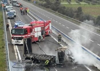 Divlji zapad u Italiji: Zapaljena barikada i brutalni napad na oklopno vozilo