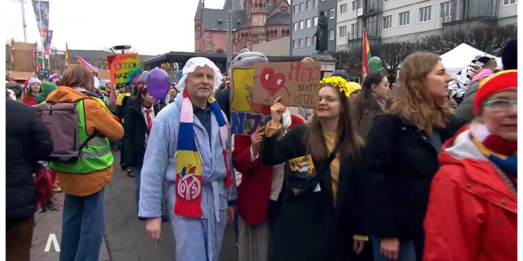 U Nemačkoj održan protest pod nazivom „Budale protiv nacista“