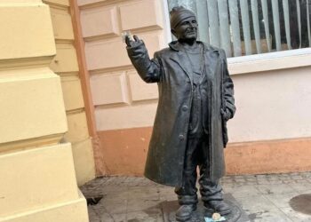 Mitrovčani podigli spomenik simbolu poštenja svog grada – Jusi