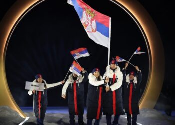 Pod trobojkom kroz Alpe: Anja, Miloš i Aleksa brane boje Srbije