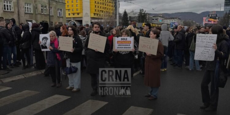 Protesti počinju: Tramvaj smrti u Sarajevu, poginuo student, devojci amputirana noga!