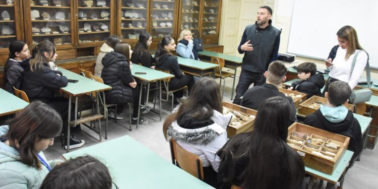 Deca sa Krfa otkrila tajne Zemuna: Edukativna tura za grčke đake