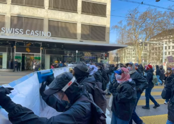 Preko 1000 feministkinja paralizovalo Cirih: Blokiran grad zbog 8. Marta