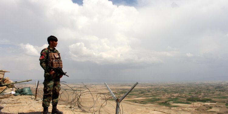Avganistan i Pakistan razmenjuju vatru, stotine mrtvih (VIDEO)