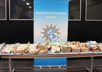 Milion evra u automobilu: Policija razotkrila novu sumnjivu pošiljku gotovine