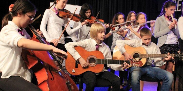 Hiljade mališana peva za Srbiju: Muzički trijumf u čast porodice