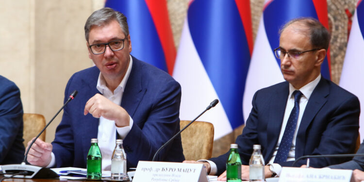 Vučić i Macut čestitali Uskrs kardinalu Nemetu i svim vernicima