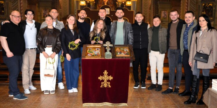 Srpska pravoslavna omladina Inzbruk svečano obeležila rođendan i Cveti