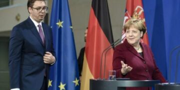 Vučić zamolio Merkelovu da pomogne u ukidanju taksi Prištine