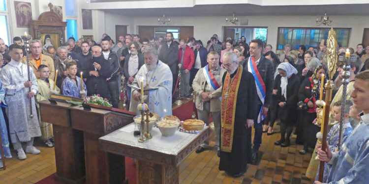 Narod jači od kiše i oblaka