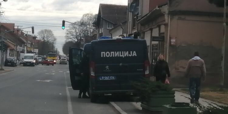 Policija obuzdala migrante