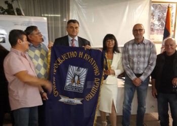 Ponosno poneli zastavu Prosvjete