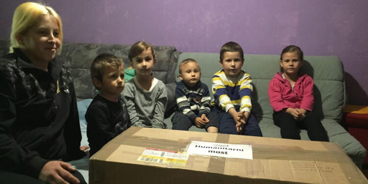 Pišu domaći uz svetlost sveće