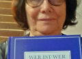 Dragica ispred kancelara Šredera