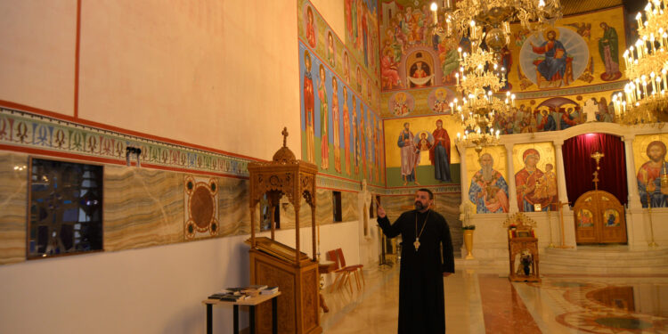 Bogomolja sija, narod radostan