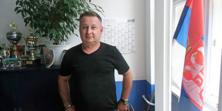 Zemljake vode kroz „šumu“ propisa
