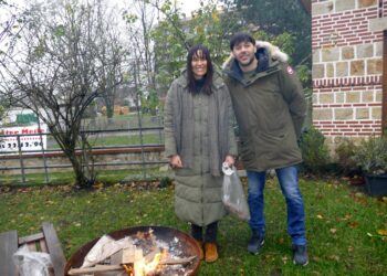Badnjačka vatra gorela ceo dan