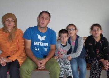 Da mali Elis progovori