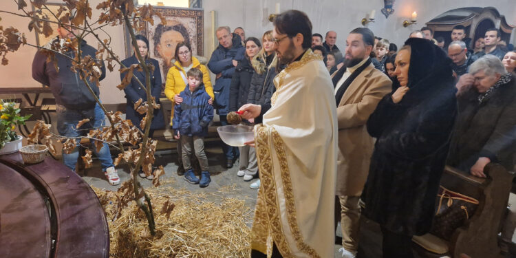 U hramu kao u košnici
