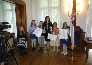 Ambasada đačka kuća