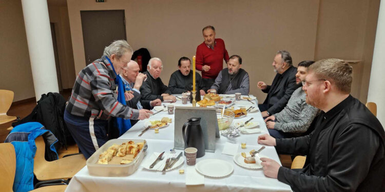 Prijatelji uz slavski kolač