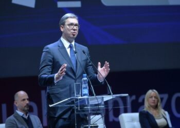 Vučić: Crnogorski premijer govori notorne neistine