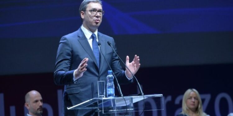 Vučić: Crnogorski premijer govori notorne neistine