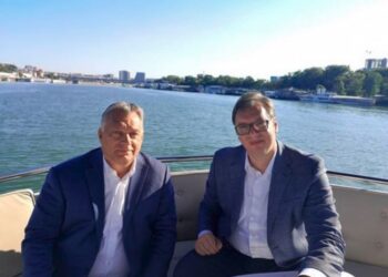Orban u iznenadnoj poseti Beogradu, sa Vučićem obilazio reke (FOTO)