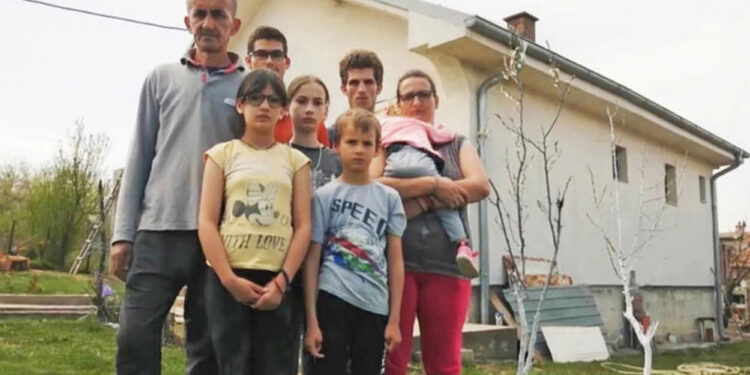 Šestoro dece čeka spas