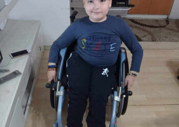 Muka stisla sa svih strana