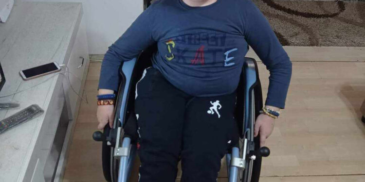 Muka stisla sa svih strana