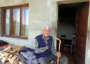 Gladuje i samuje