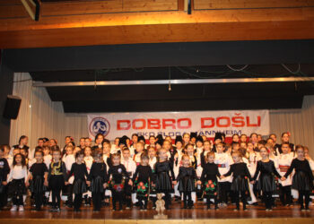 Slogu i običaje prenose deci